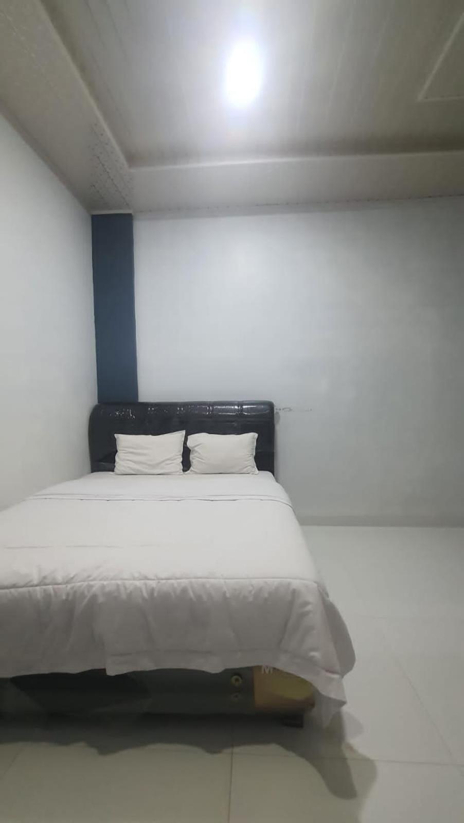 Spot On 92481 Modena Syariah Near Sd Negeri Hotel 2*