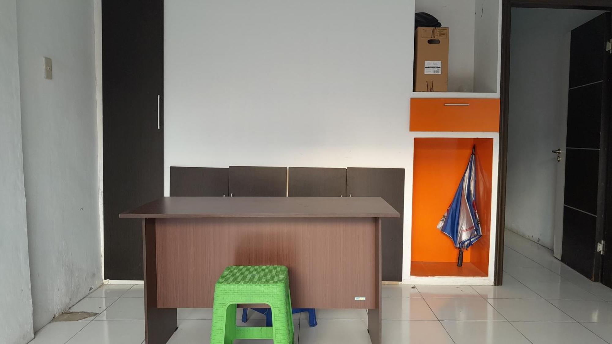 Spot On 92481 Modena Syariah Near Sd Negeri 2*
