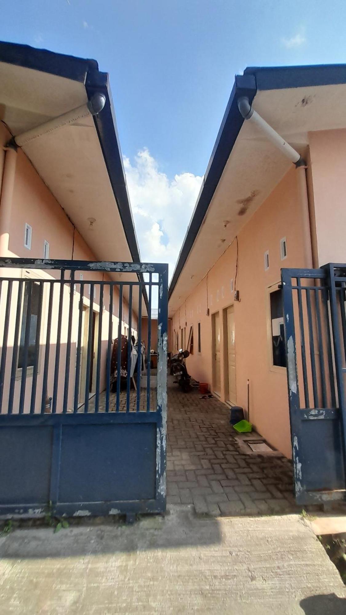 Spot On 92481 Modena Syariah Near Sd Negeri Hotel 2*