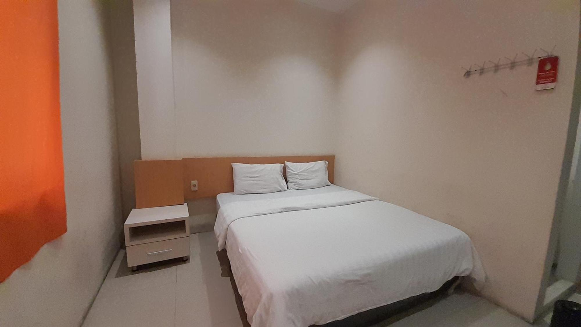 Spot On 92481 Modena Syariah Near Sd Negeri Hotel